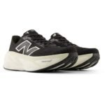 New Balance Fresh Foam More v5 black & white - Image 4