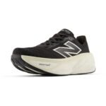 New Balance Fresh Foam More v5 black & white - Image 6